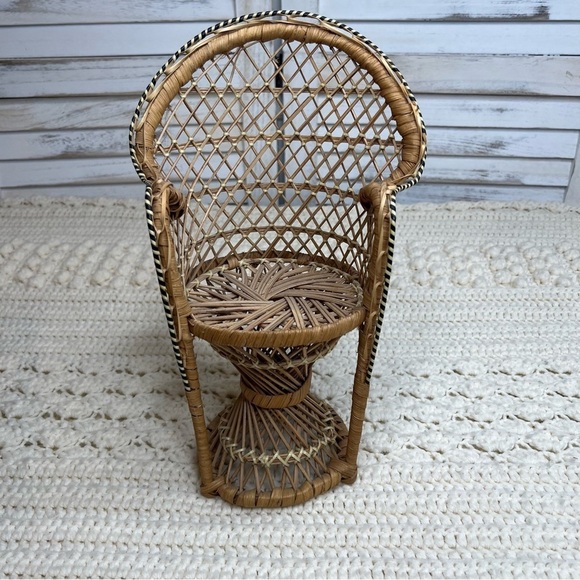 Vintage Wicker Rattan Woven Mini Peacock Chairs Set of 2 Plant Stand - Picture 7 of 12
